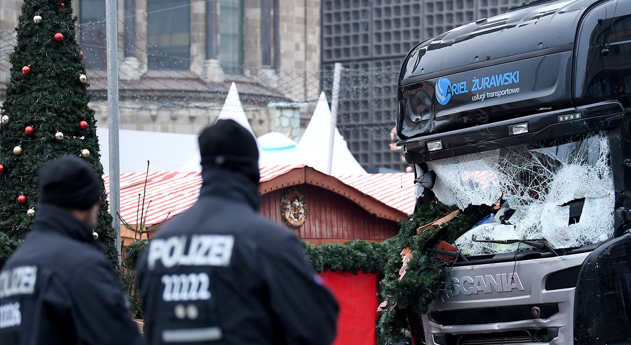 Теракт в Берлине: преступник до сих пор на свободе