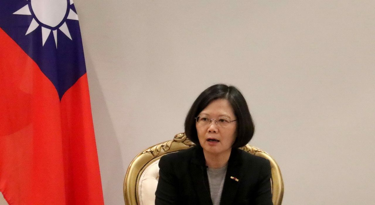 Тайвань теряет друзей, а Китай рад этому
