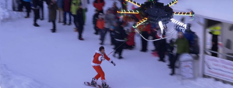 Рождественское видео: полет Санта-Клауса на дроне