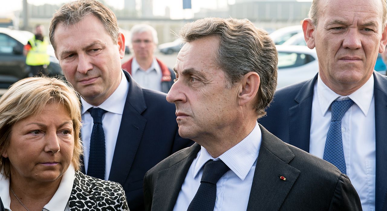 Саркози теряет лидерство в президентской гонке