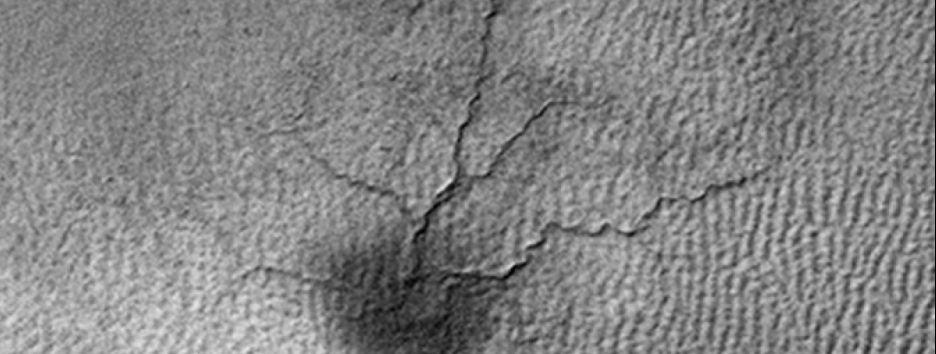 Ученые раскрыли механизм появления каньонов-«пауков» на Марсе