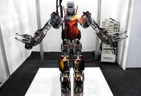 Курьер, строитель, уборщик: что показали на Всемирном съезде роботов