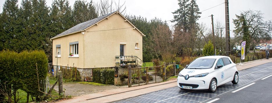 Во Франции открыта автодорога на солнечных батареях