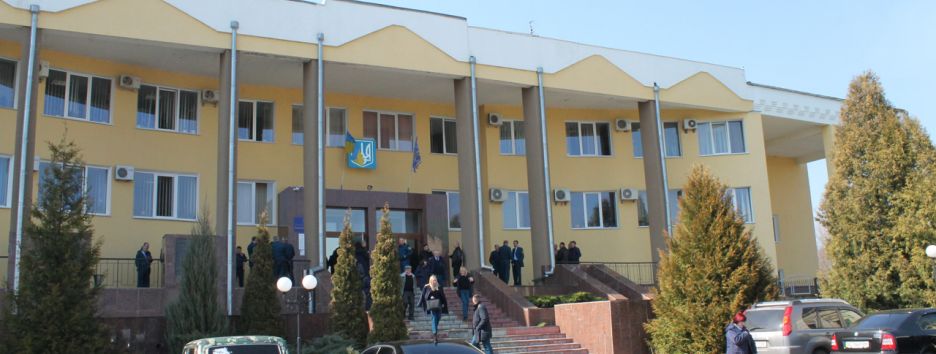 Замы начальника Волынской таможни ведут шикарную жизнь