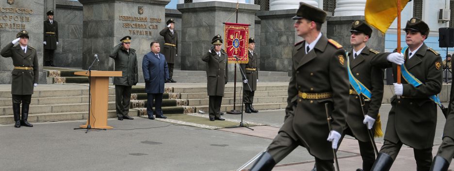 Степан Полторак без мундира или «гибридный» военно-гражданский министр обороны