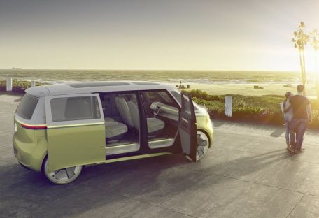 Volkswagen представила электрический микроавтобус с автопилотированием