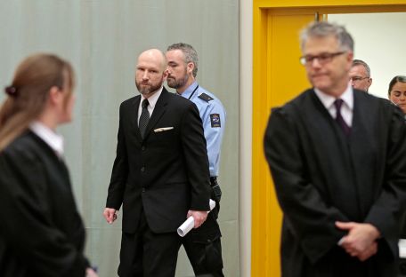 Брейвик судится с Норвегией из-за бесчеловечных условий содержания