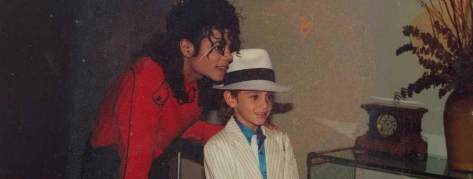 «Покидая Неверлэнд»: все, что нужно знать о скандальном фильме о Майкле Джексоне