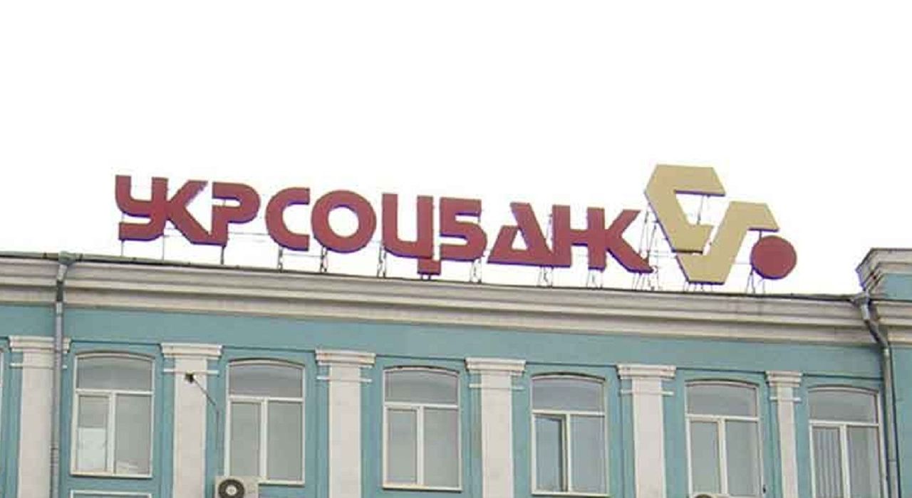 Экс-главу отделения Укрсоцбанка подозревают в краже 1 млн грн клиентов
