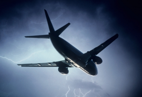 Катастрофа в Шереметьево: что происходит, когда в самолет попадает молния