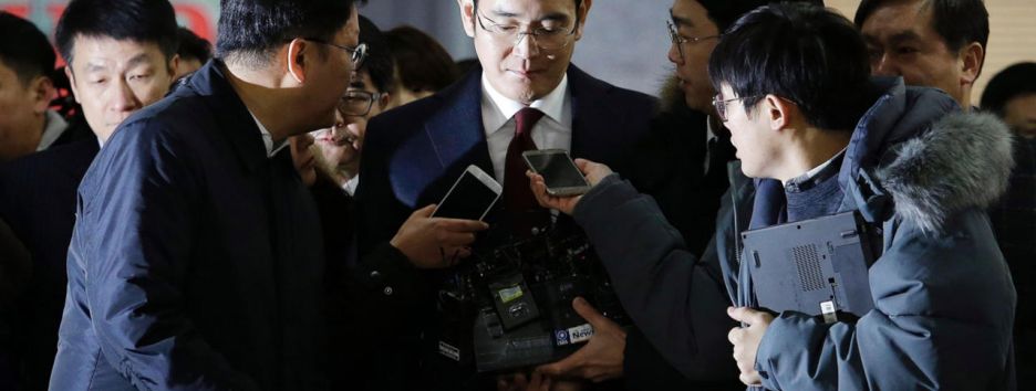 В Южной Корее выписали ордер на арест руководителя Samsung Electronics