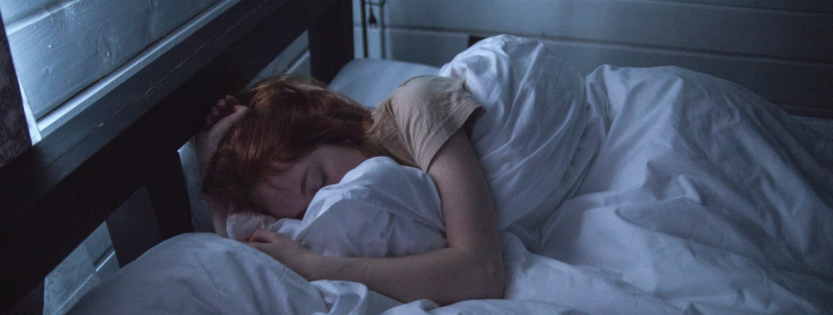 Что происходит с телом во сне и почему не нужно брать гаджеты в постель