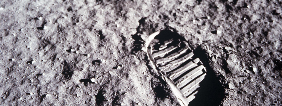 Как возникла теория «лунного заговора» и почему она популярна сегодня