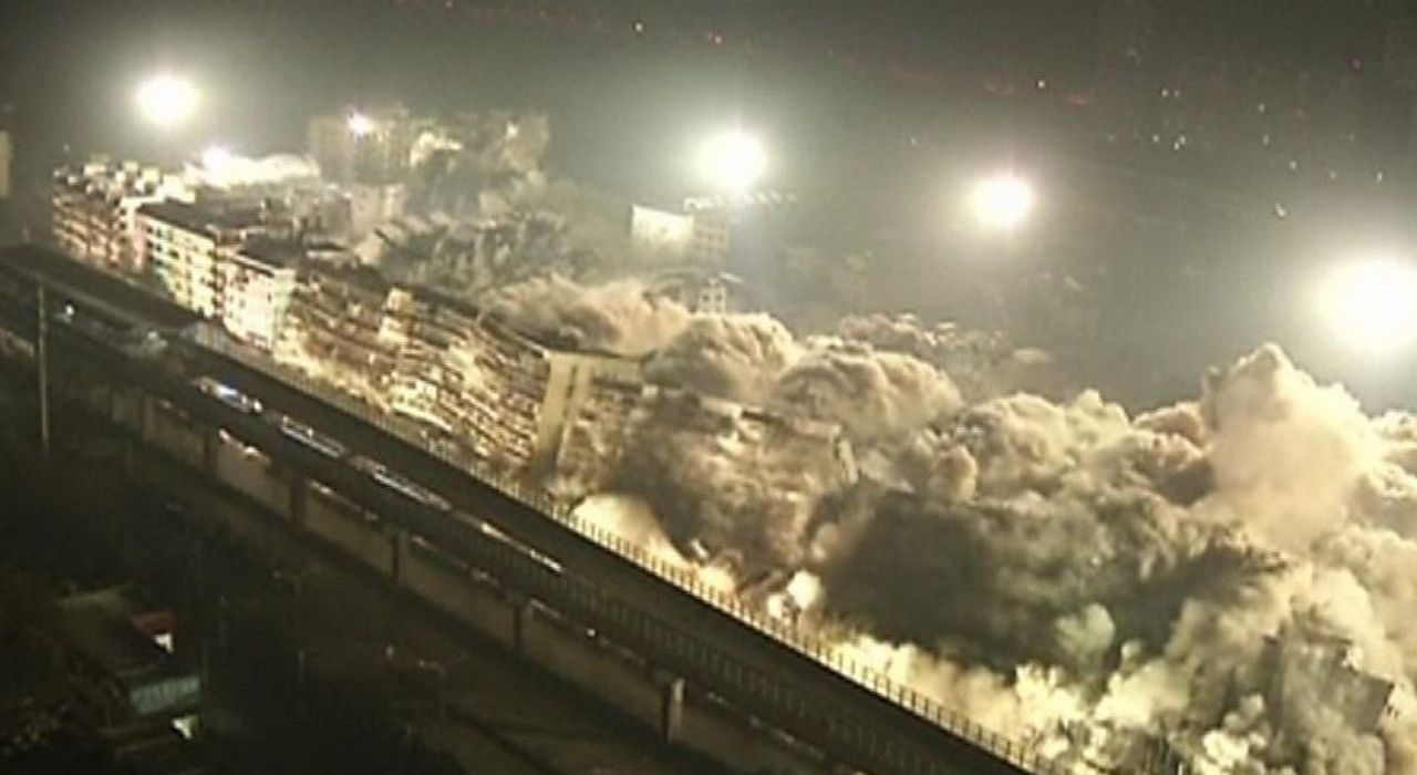 В Китае взорвали 19 зданий за 10 секунд