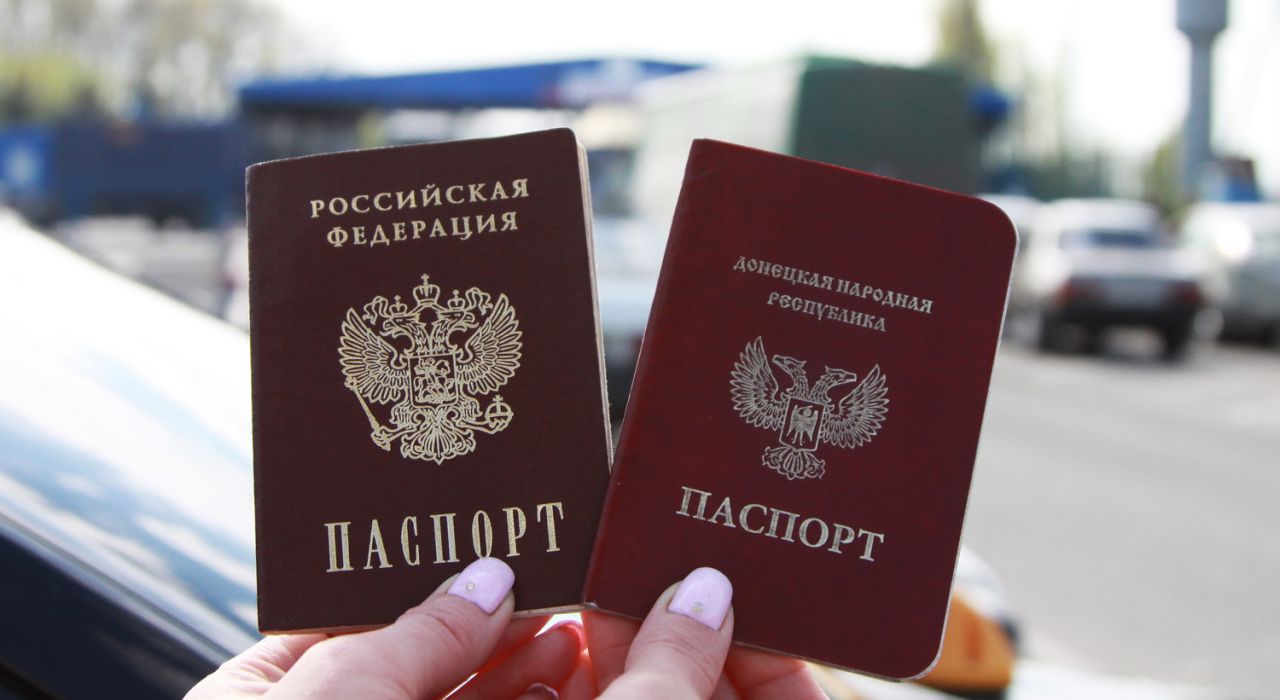 Незаконные паспорта «ЛНР» и «ДНР»: заветный шаг к российскому гражданству на неподконтрольных территориях