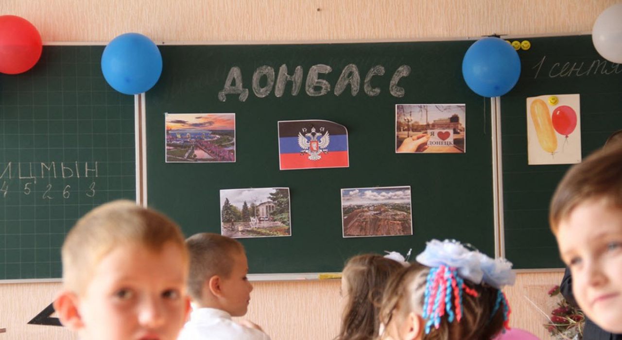 День знаний в ОРДЛО: российские учебники, запрет на «хвостики» и юбилей «республик»