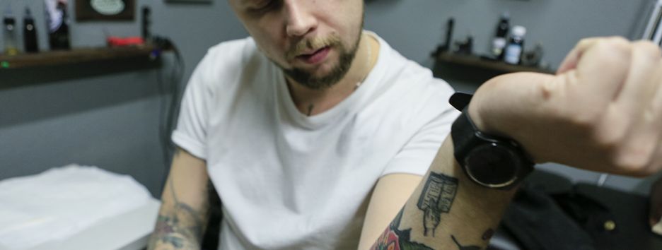 Тату по-украински: феминизм на руках