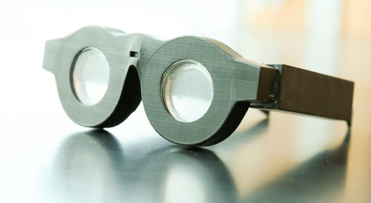 Ученые разработали очки с автофокусом и жидкими линзами