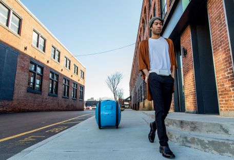 Производитель скутеров Vespa изобрел робо-чемодан