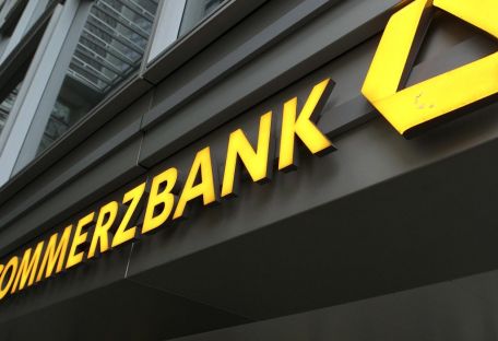 Commerzbank заблокировал на корсчете Приватбанка €17,8 млн - журналист