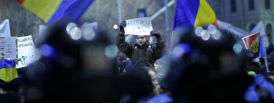 Министр в Румынии подал в отставку из-за антикоррупционных протестов