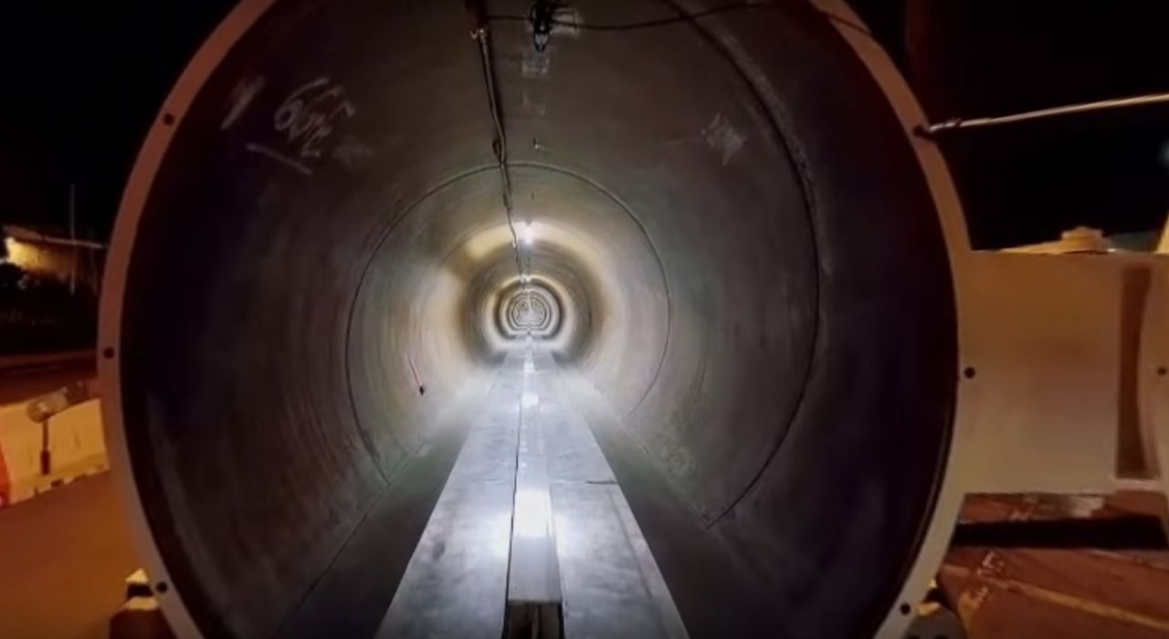 Как устроен внутри тоннель Hyperloop: видео
