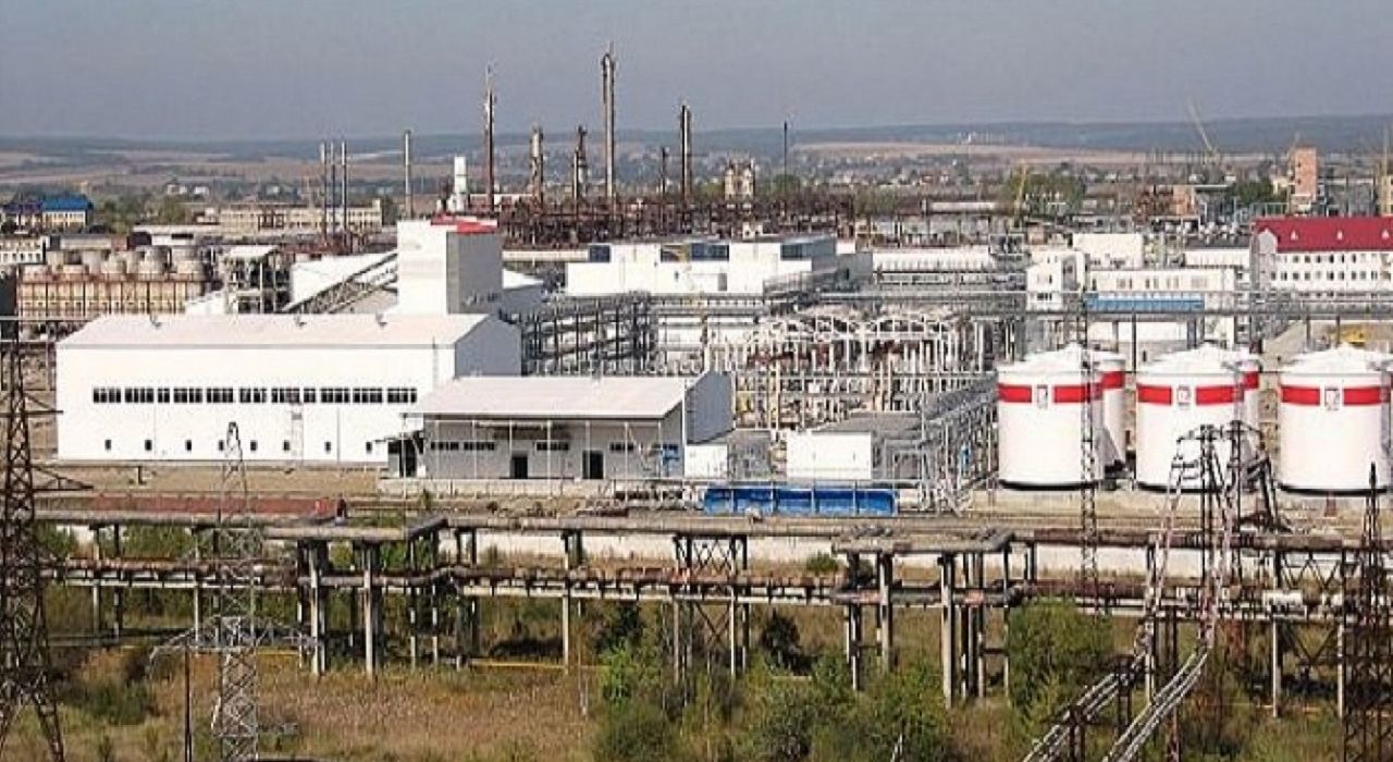 Крупнейший в Украине нефтехимзавод возобновит работу