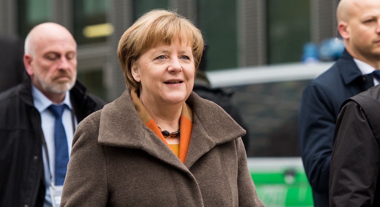 О чем Меркель говорит с Качиньским