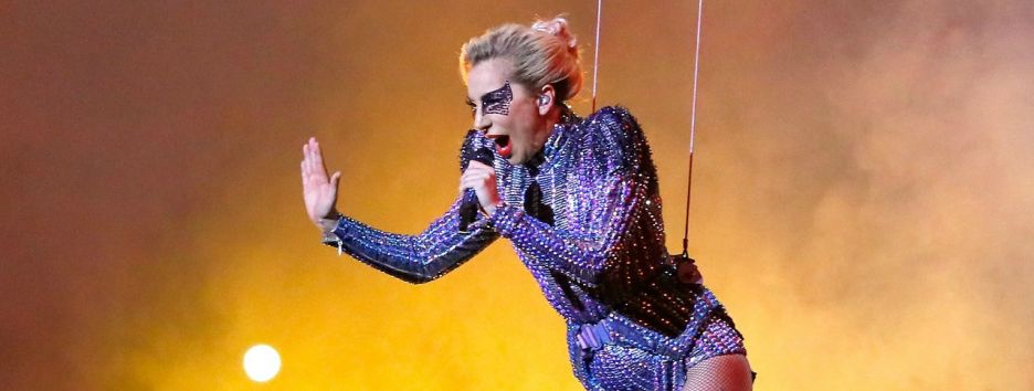 Леди Гага научилась летать для выступления на Super Bowl