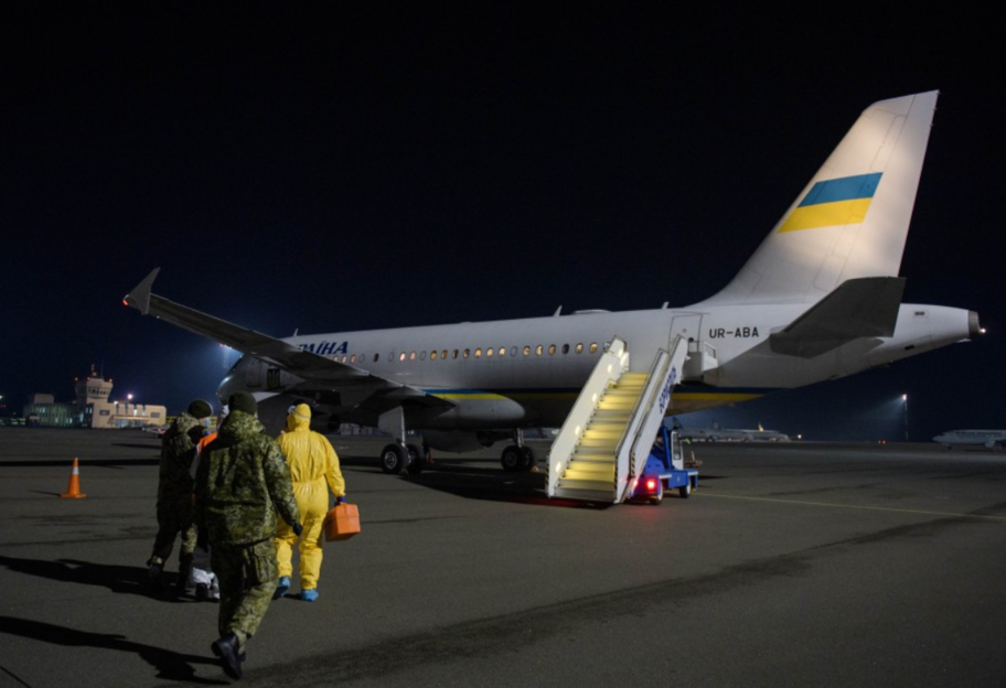 Эвакуация из эпицентра пандемии - президентский самолет с украинцами вернулся из Вены - фото 1