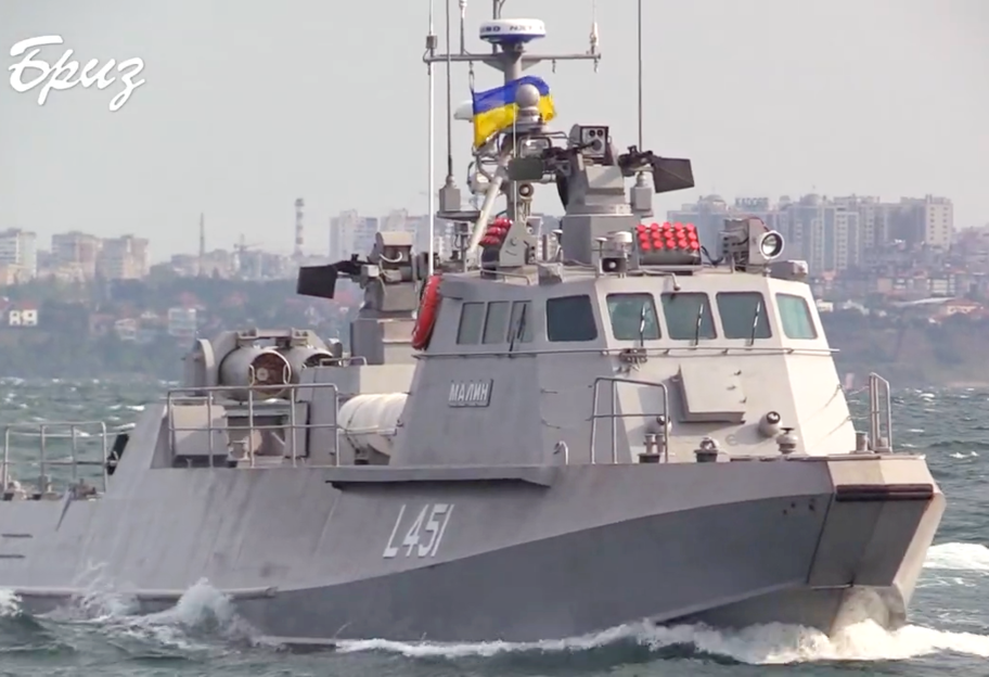 Украинские десантно-штурмовые катера провели стрельбы в Черном море - фото 1