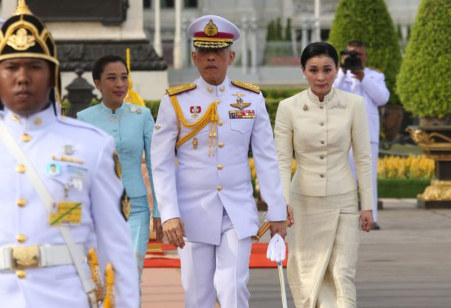 Пандемия коронавируса: король Таиланда самоизолировался с 20 наложницами в немецком отеле - фото 1