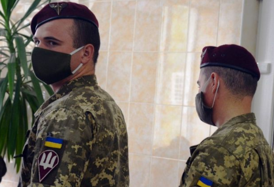 Коронавирус в Украине: в ВСУ сообщили о первой смерти от осложнений COVID-19 - фото 1