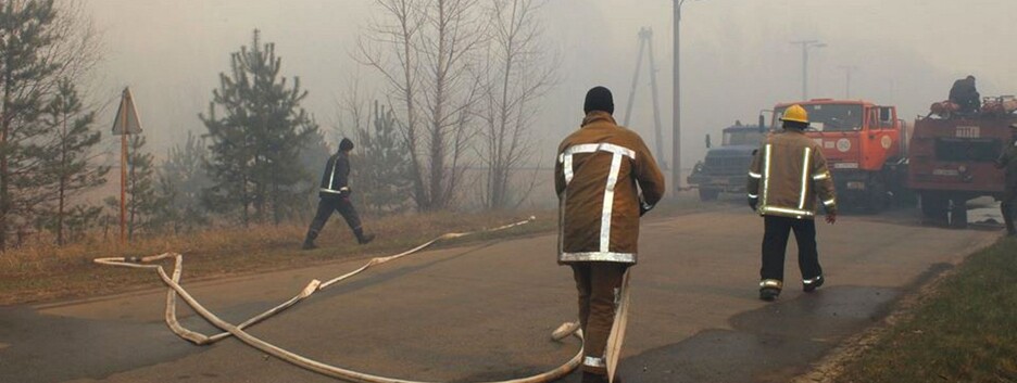 Пожары в Чернобыльской зоне: в МВД сообщили об успехах в тушении и рисках - фото