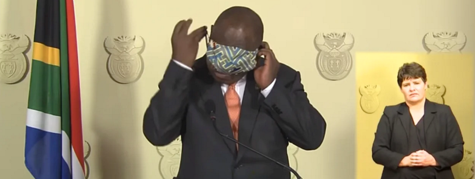 Президент ЮАР решил надеть маску в прямом эфире и оконфузился - видео