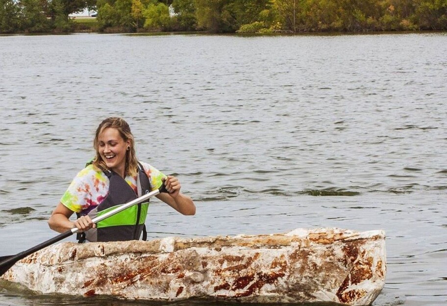 Американка вырастила лодку из грибов и катается на ней - фото - фото 1
