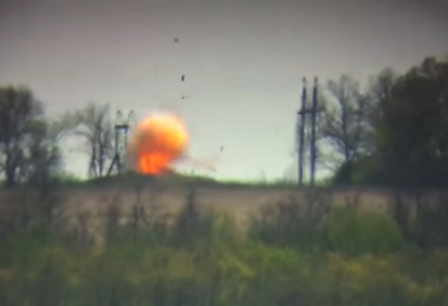 Ответ на провокационные обстрелы - ВСУ на Донбассе уничтожили транспорт боевиков - видео - фото 1