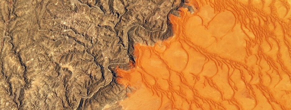 Впечатляющие кадры: в NASA выбрали лучший снимок Земли - фото