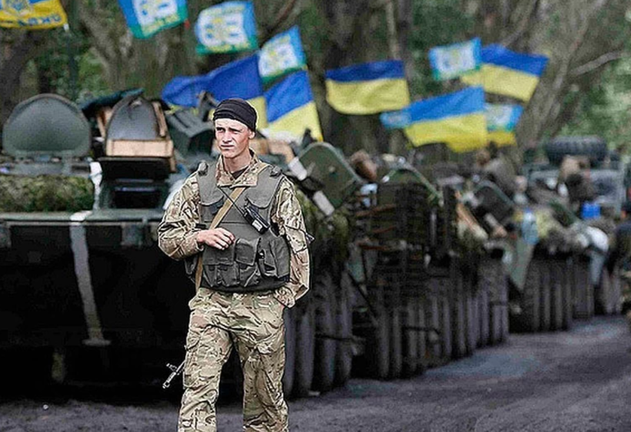 Война на Донбассе: боевики 8 раз обстреляли позиции ООС, есть раненый - фото 1
