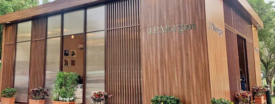 Экономический спад: аналитики J.P. Morgan ухудшили прогноз для Украины, но дали надежду