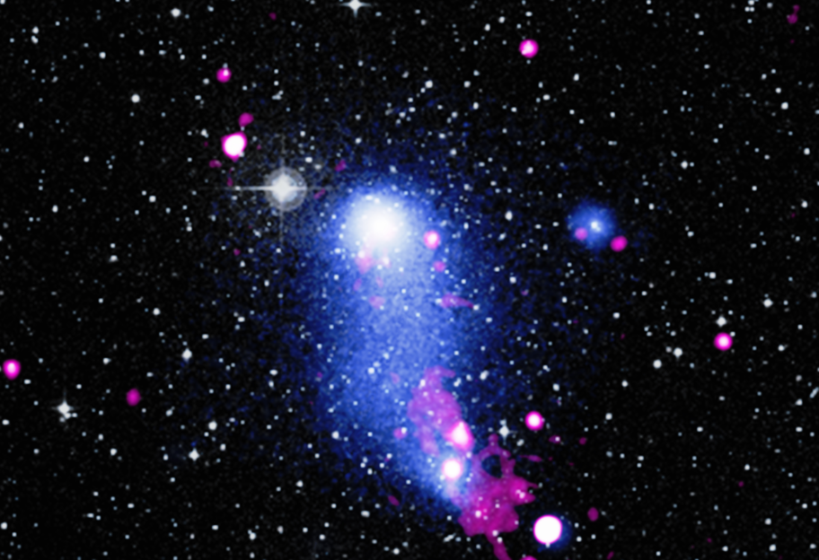 Столкновение двух галактик: NASA опубликовало фото уникального космического явления - видео - фото 1