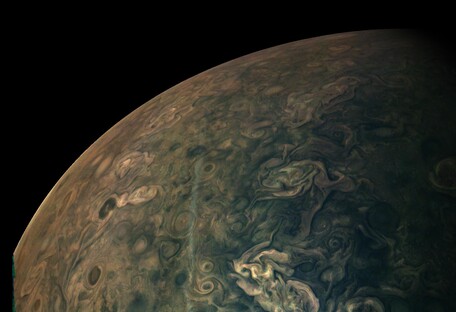 Впечатляющий Юпитер: станция «Юнона» передала новый снимок планеты - фото