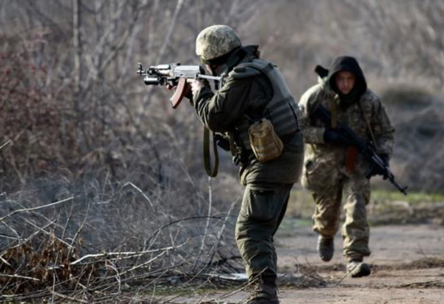 Война на Донбассе: оккупанты 8 раз открывали огонь по позициям ВСУ, есть раненые - фото 1