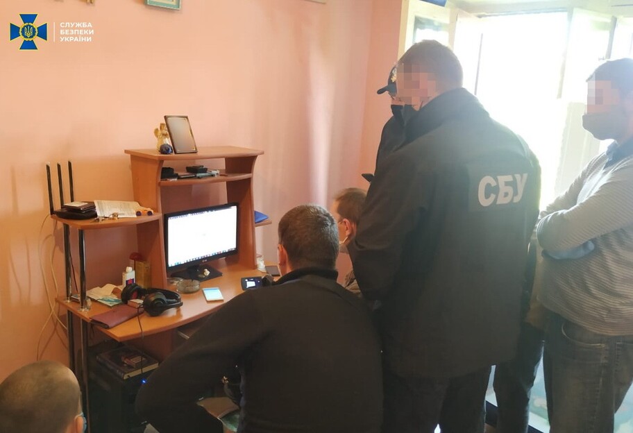 Украл рекордный массив данных: в Ивано-Франковске задержали известного хакера - фото, видео - фото 1