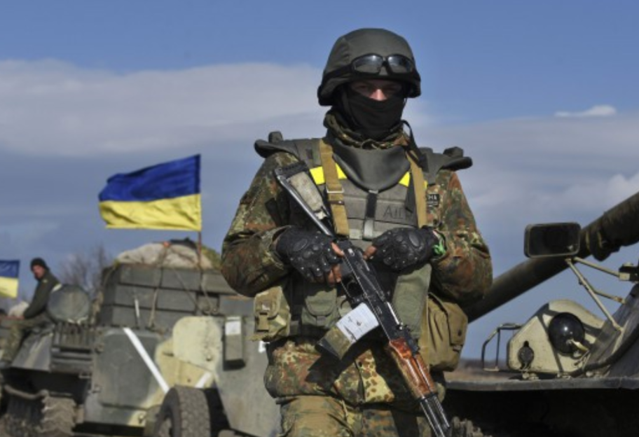 Обострение на Донбассе: боевики обстреляли грузовик ВСУ, есть погибший и раненые - фото 1
