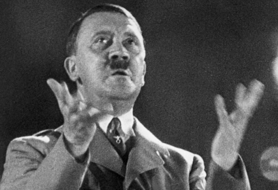 Встречался с жертвами лично: темнокожий американец заработал тысячи долларов, притворяясь беглым Гитлером   - фото 1