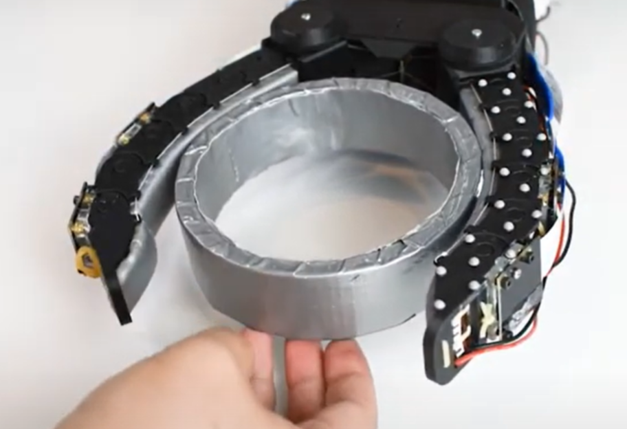Умеет даже доставать чипсы из пачки: ученые США создали роботов с сенсорными щупальцами - видео - фото 1