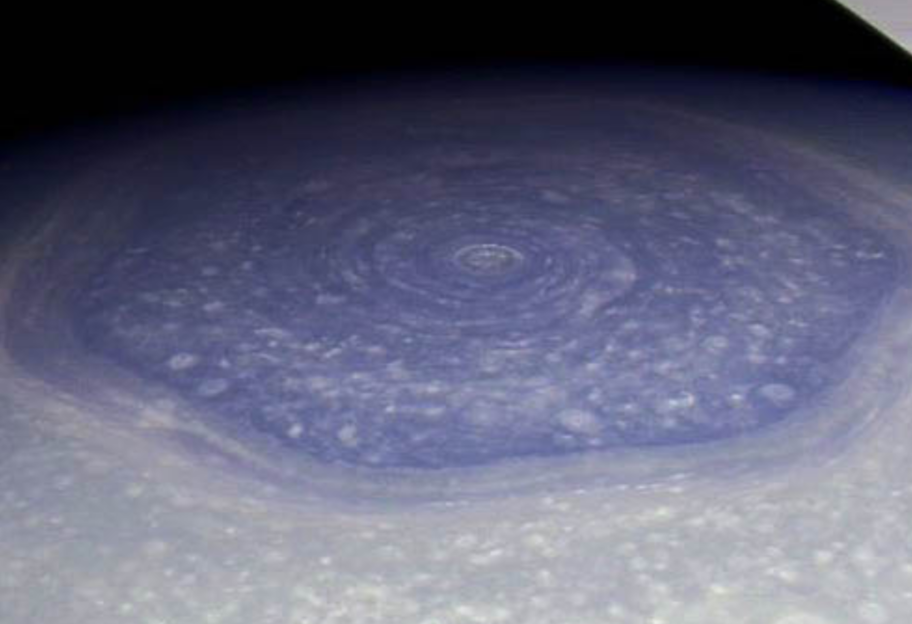 «Шестиугольник Сатурна»: ученые нашли объяснение загадочному космическому феномену - фото 1