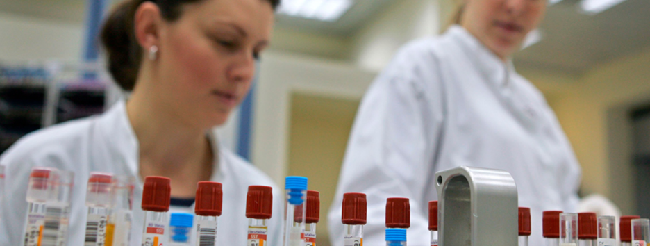 Самые защищенные: ученые выяснили, обладатели какой группы крови мало болеют COVID-19