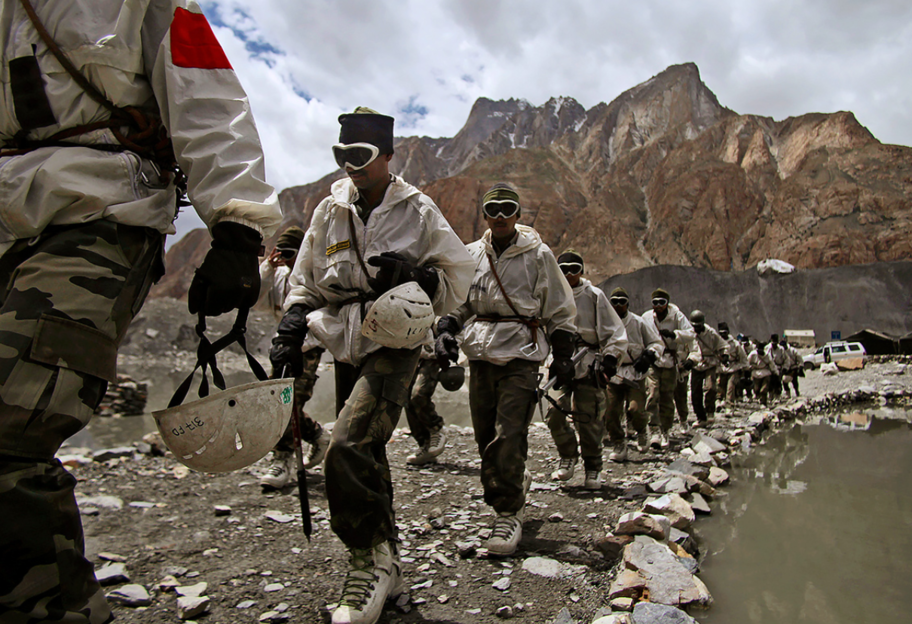 На границе Индии и Китая произошел вооруженный конфликт, есть погибшие - фото 1